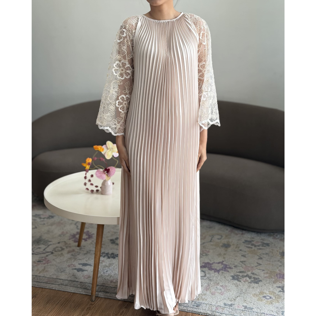 Dresshaus Clarisha Dress in Ivory | Dress Maxi Wanita Satin Pleats Brokat Lace Tile Bordir Acara Kon