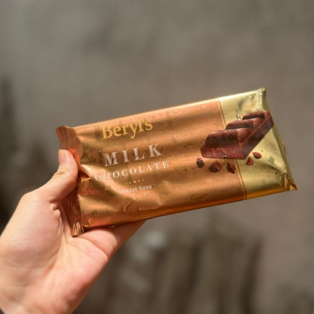 beryl’s malaysia fruit nuts almond dark & milk chocolate bar — halal