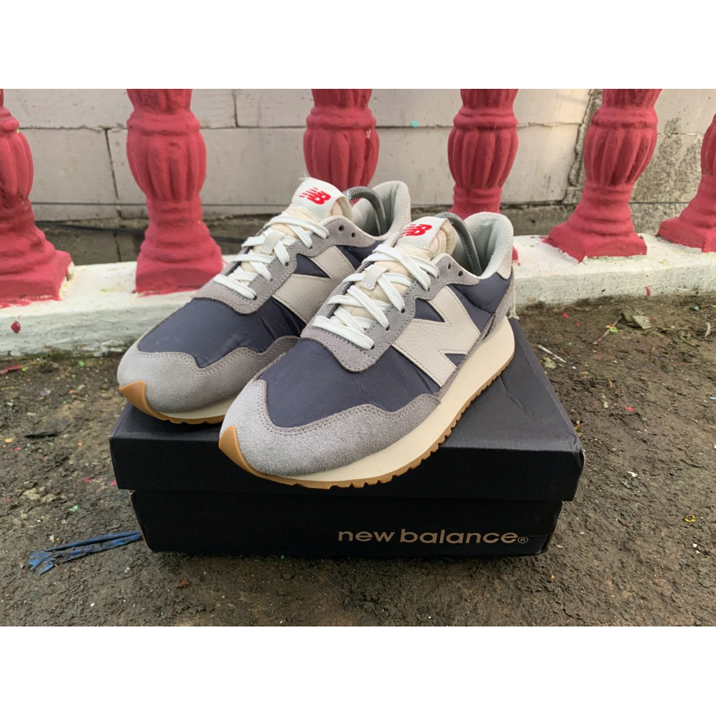 New Balance 237