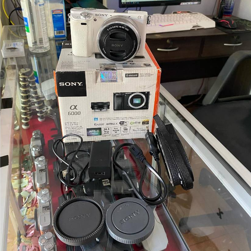 Kamera Mirrorless Sony a6000 Like New