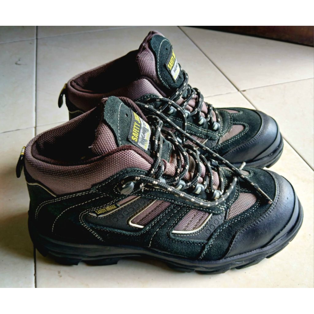 Sepatu safety Jogger sz 43 second