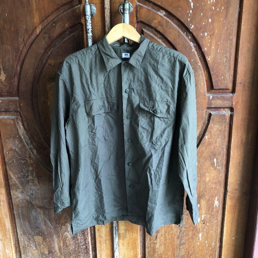 Kemeja Uniqlo Double Pocket