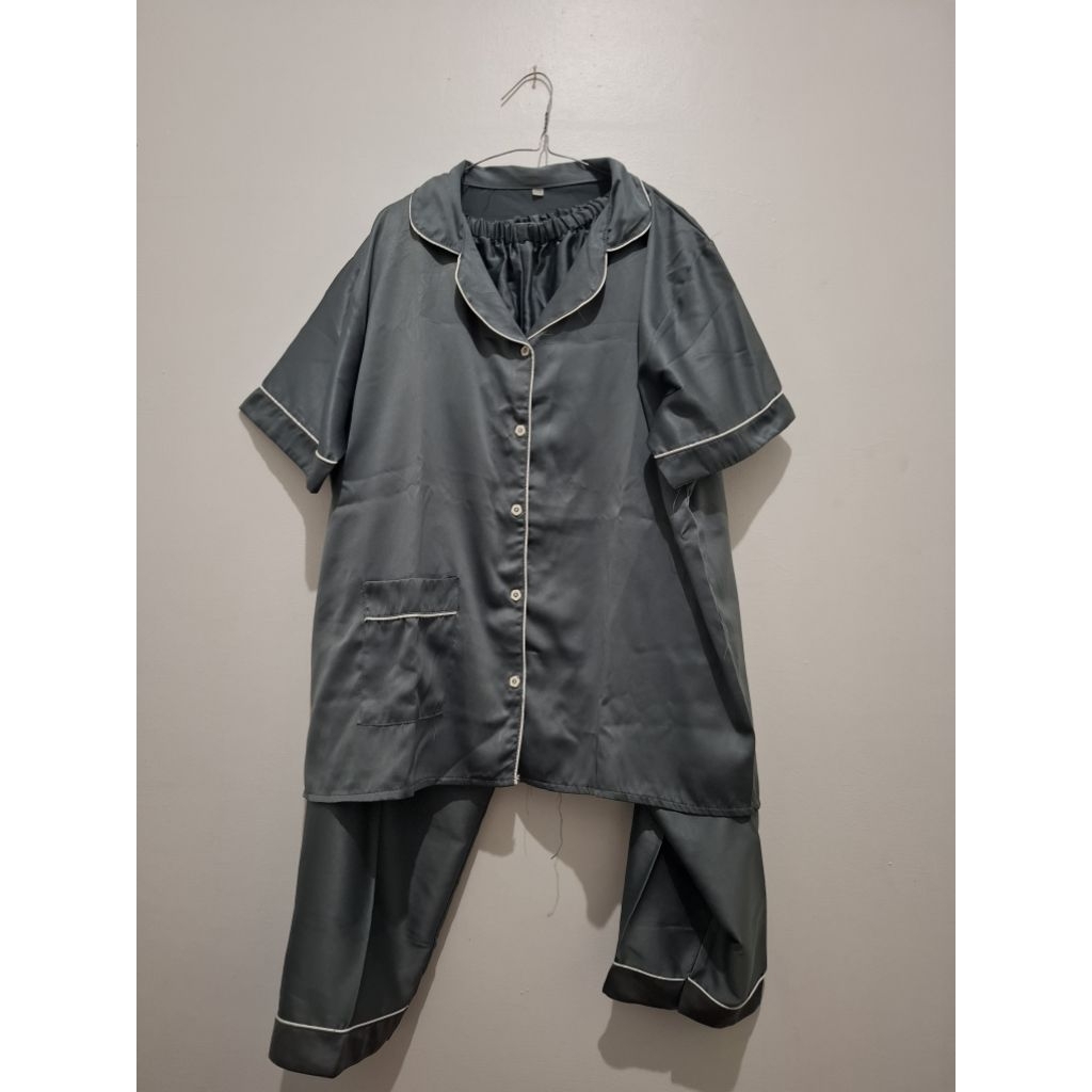 Preloved Baju Tidur Wanita Satin Embos Lembut, Nyaman Dipakai