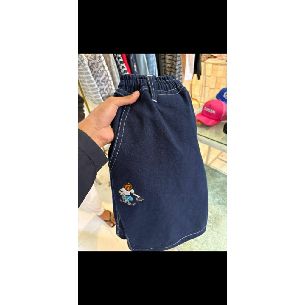 Celana Jorts Televisi Star