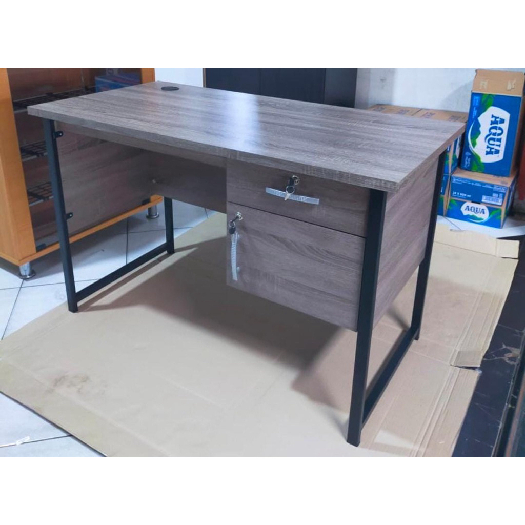 Meja Tulis Premium Kaki Besi