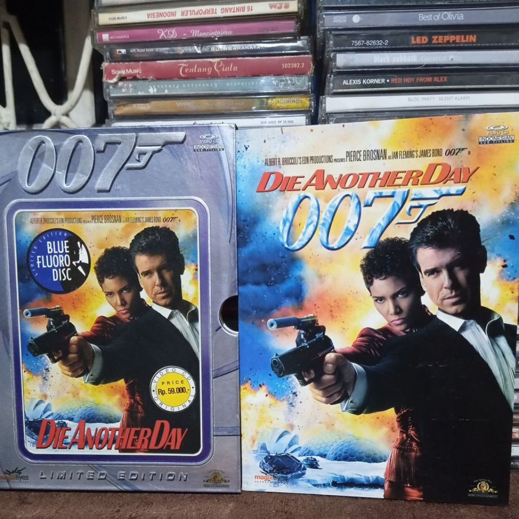 vcd die another day (disc warna blue)