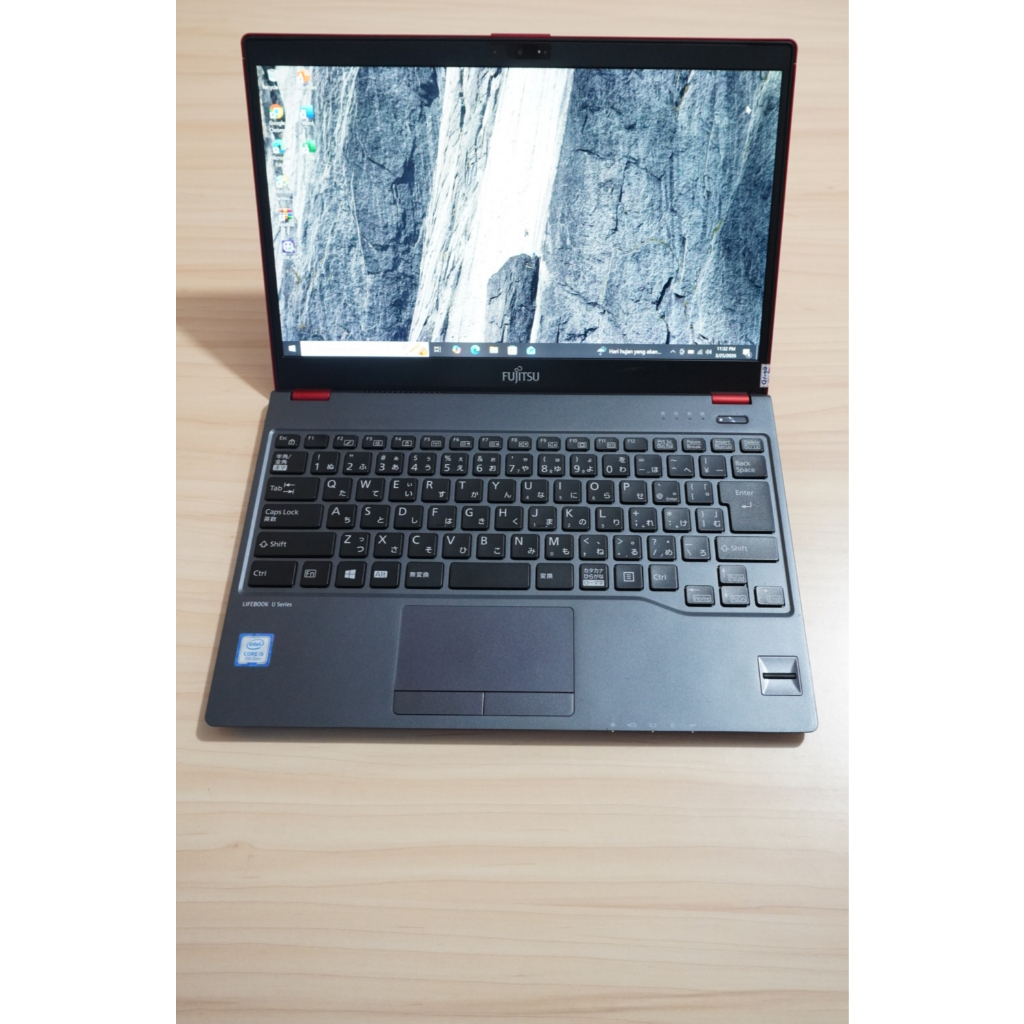 Fujitsu 07008 Core i5 Gen 7 RAM 8GB SSD 256GB 13 Inch Siap Pakai