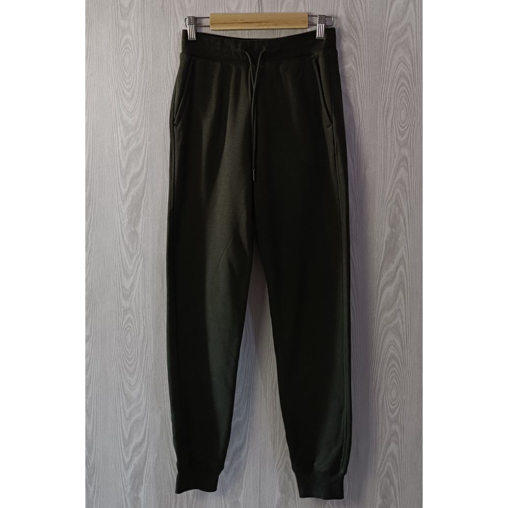 Celana Jogger Heattech Uniqlo (kode  6417