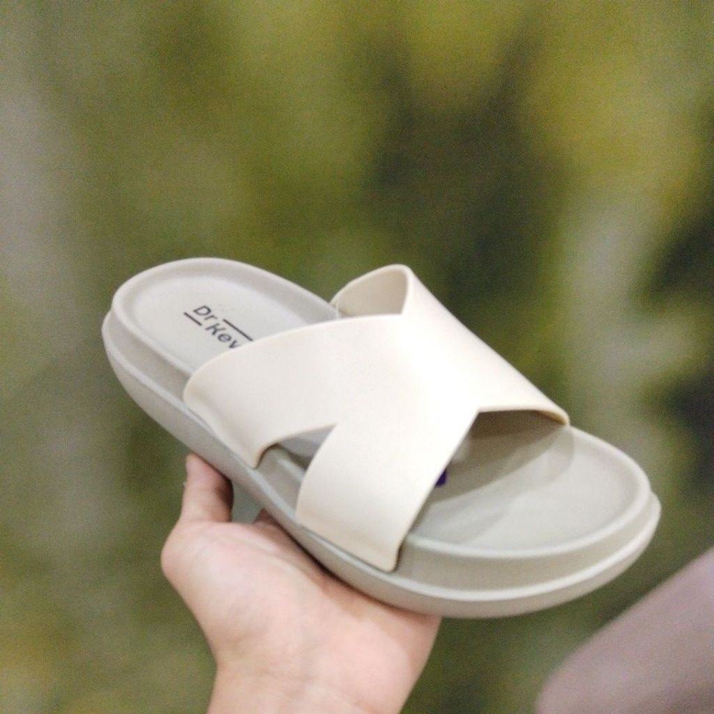 Sandal Slop Wanita Hak Rata Flat | By Dr Kevin