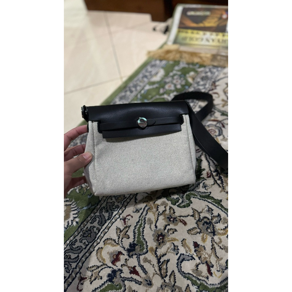 PRELOVED PL INSPO MINI HERBAG BLACK WHITE