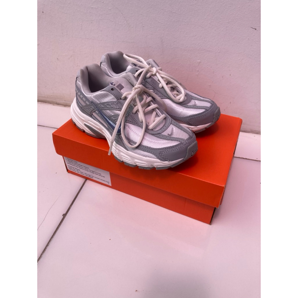 NIKE INITIATOR - Running woman shoes