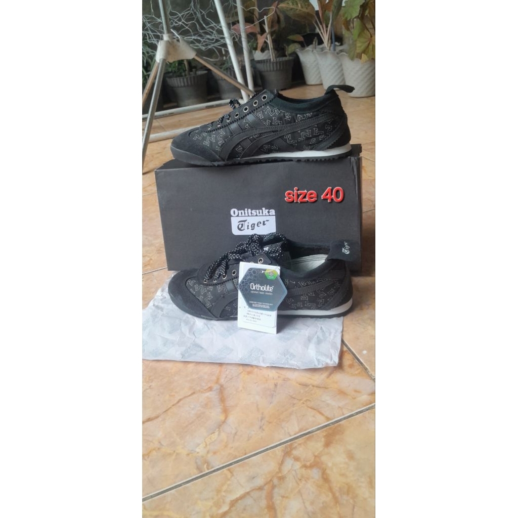 onitsuka tiger full black size 40