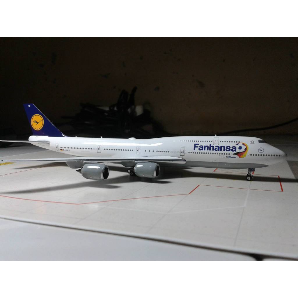 Diecast Pesawat Lufthansa Boeing 747-8 Fanhansa livery celebrating World Cup 2014 Brazil - nose name