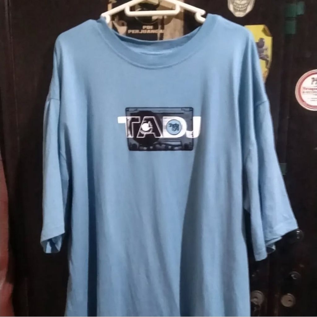 kaos band official sheila on 7 tunggu aku di jakarta