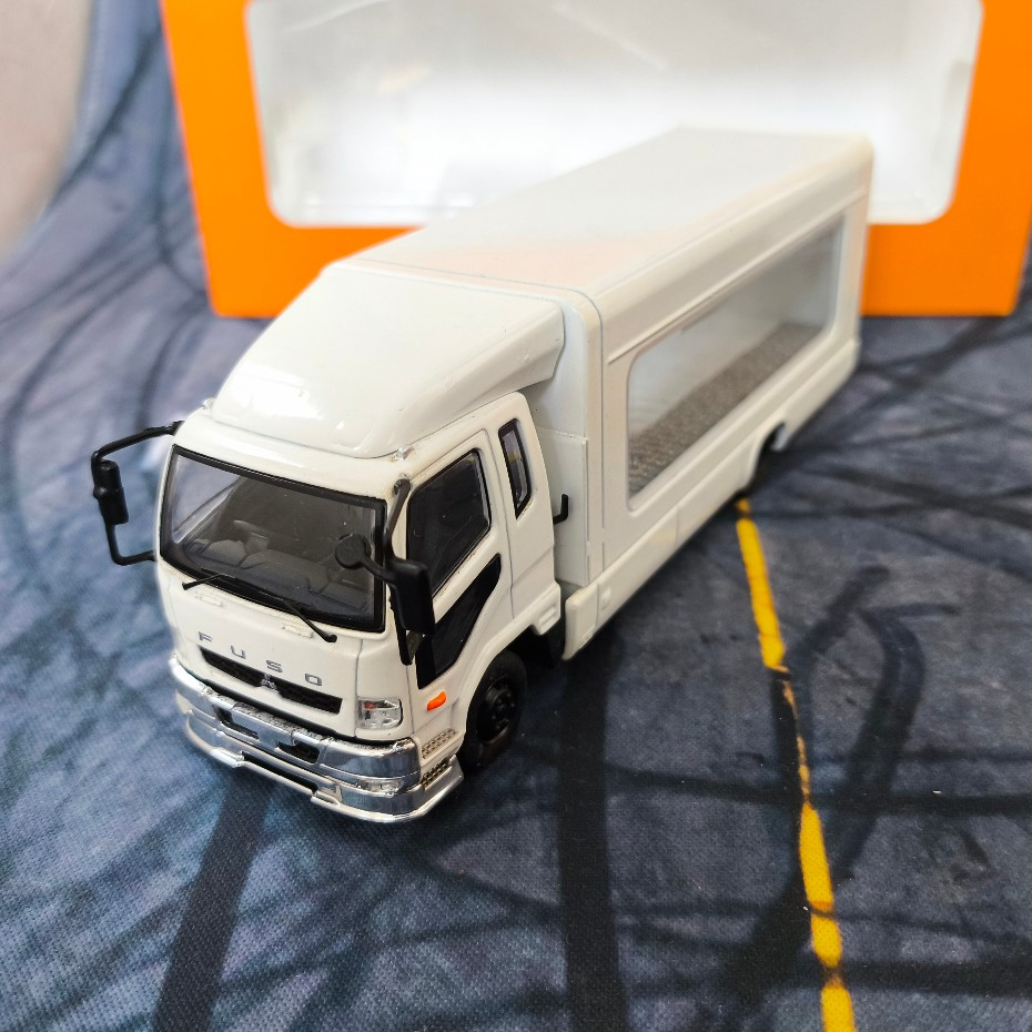 GCD 1:64 UNSEALED Mitsubishi Fuso Fighter (1024) 2017 #173 White