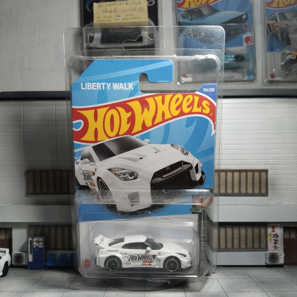 Hotwheels nissan gtr 35 lbwk putih