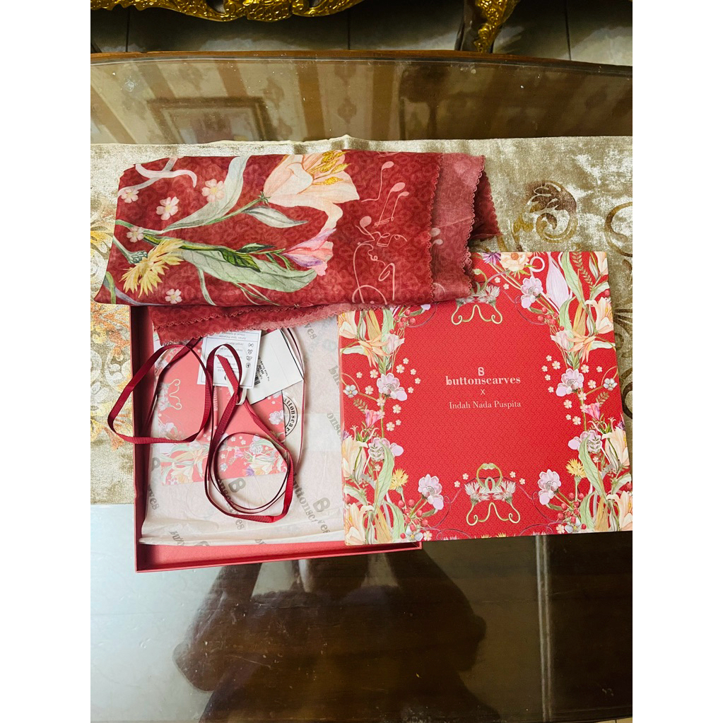 Buttonscarves seri nada Do