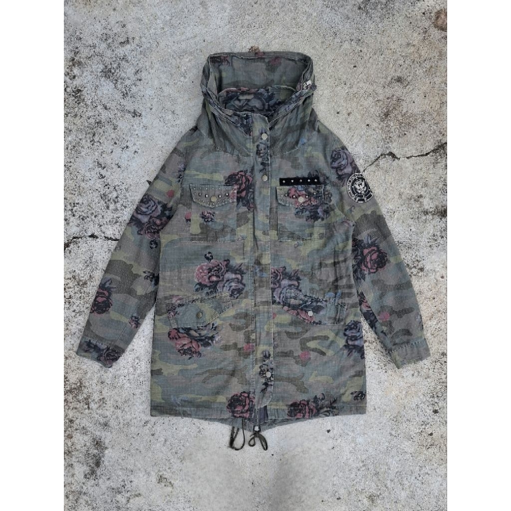 Women's Camo field jacket size M fit L