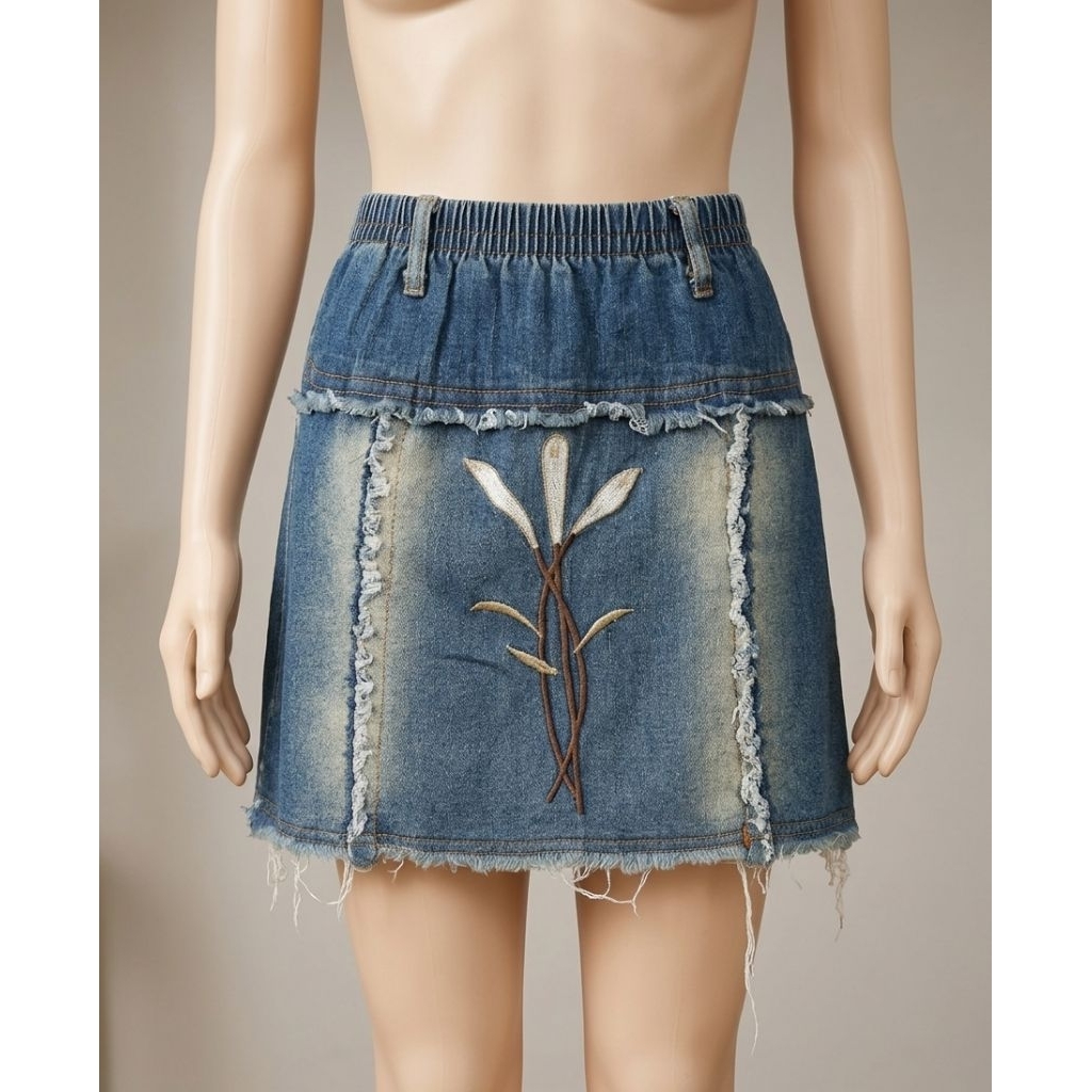 ​[PRELOVED] Rok Mini Denim Vintage Y2K Style - Bordir Bunga Cantik