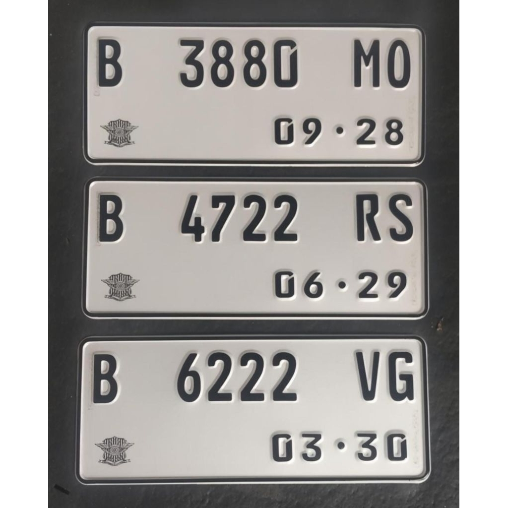 plat nomor motor reflektif putih 2pcs