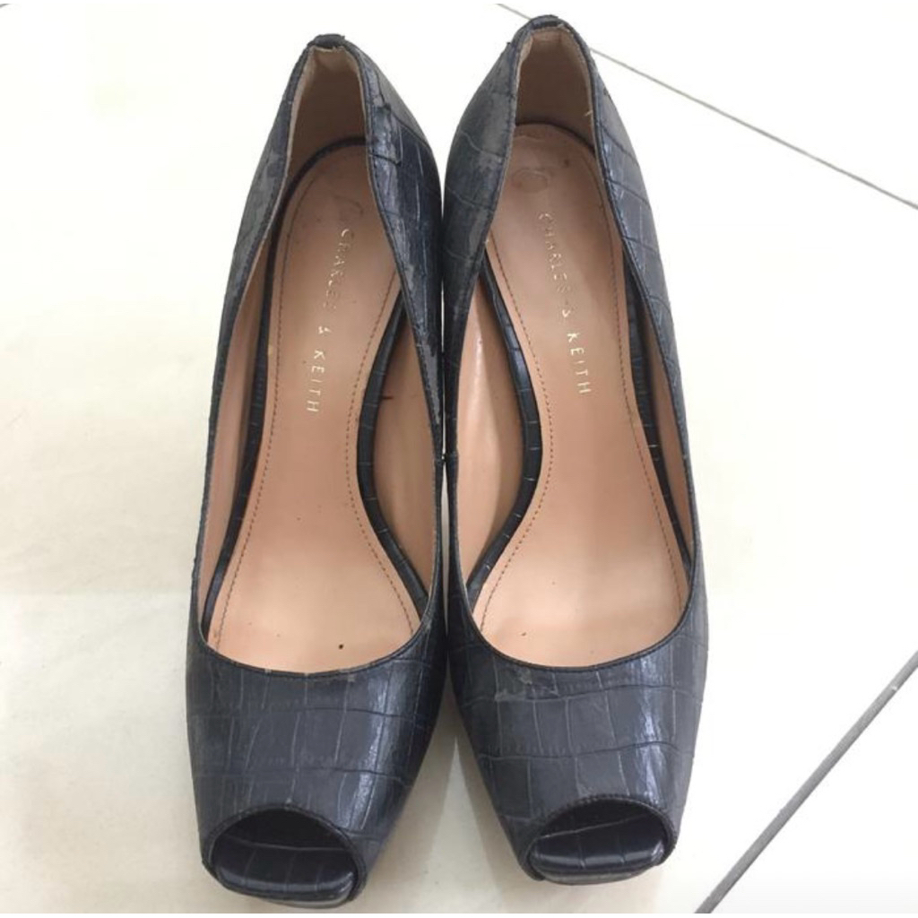 Charles & Keith black leather heels shoes sepatu hak tinggi wanita hitam