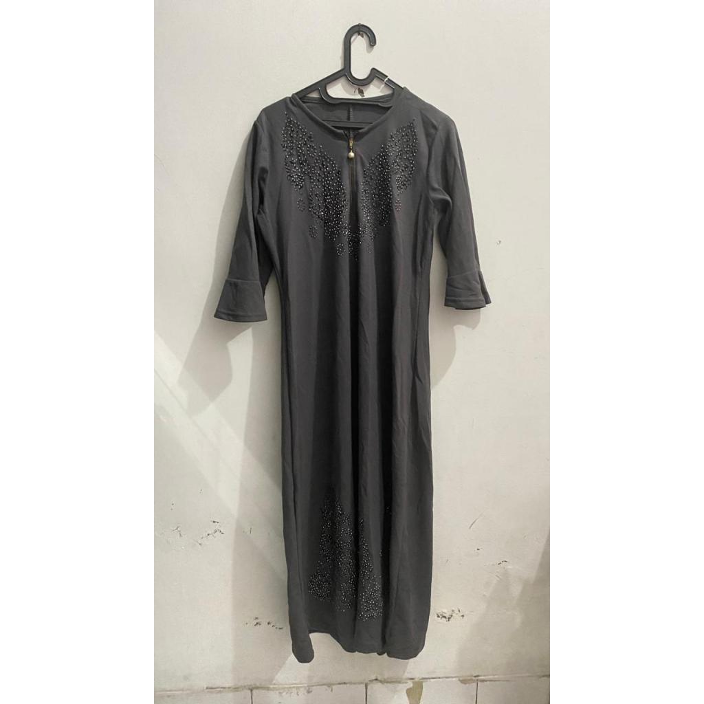 Gamis abu abu