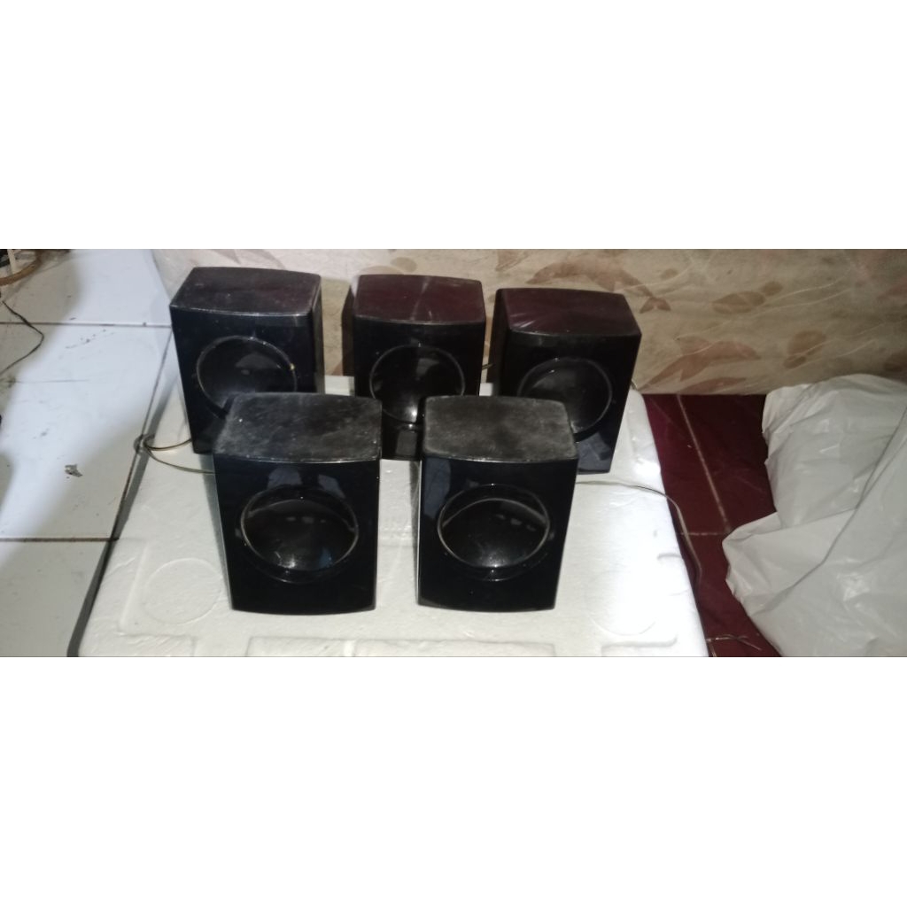 Speaker satelit LG