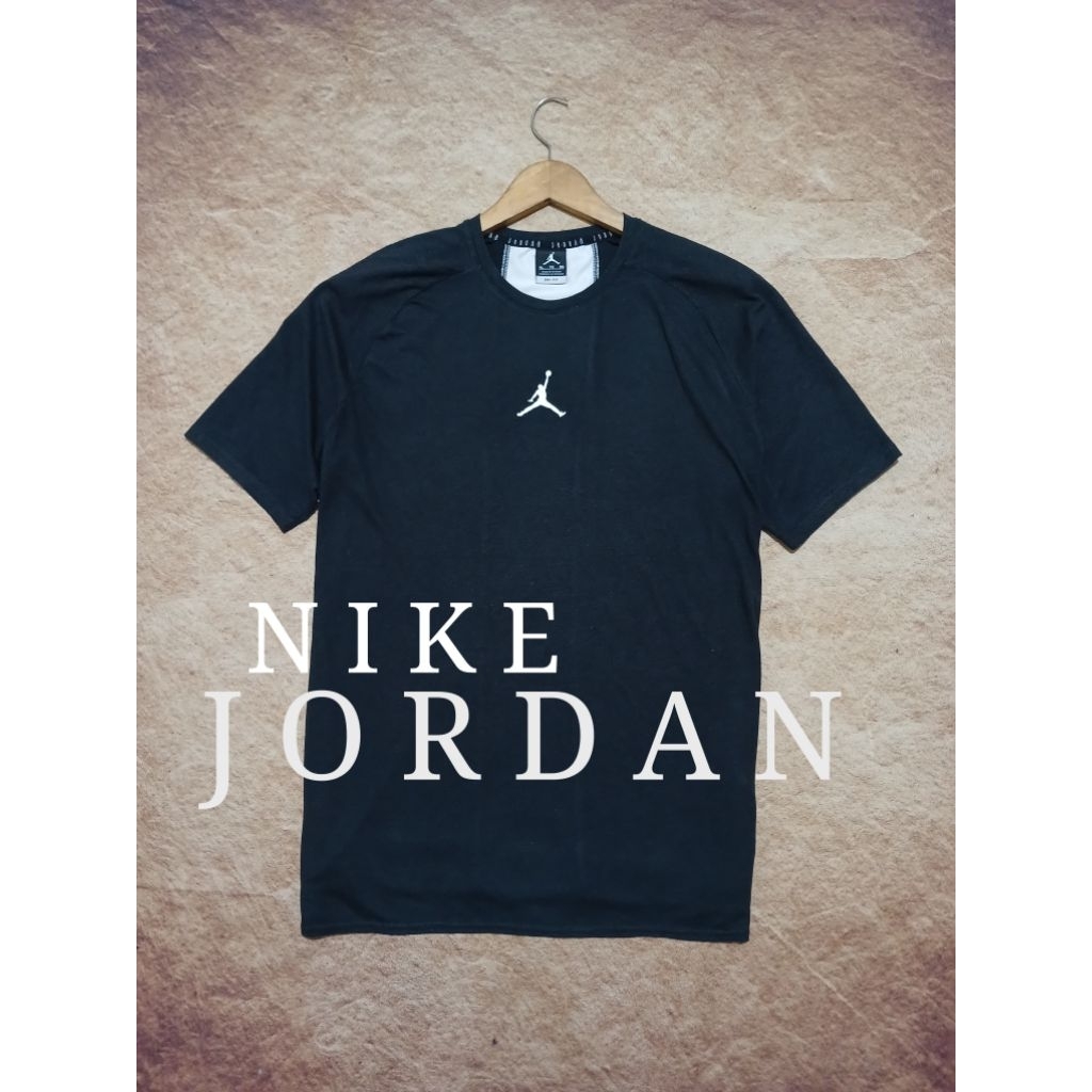 Tshirt keren NIKE JORDAN logo center bekas pakai