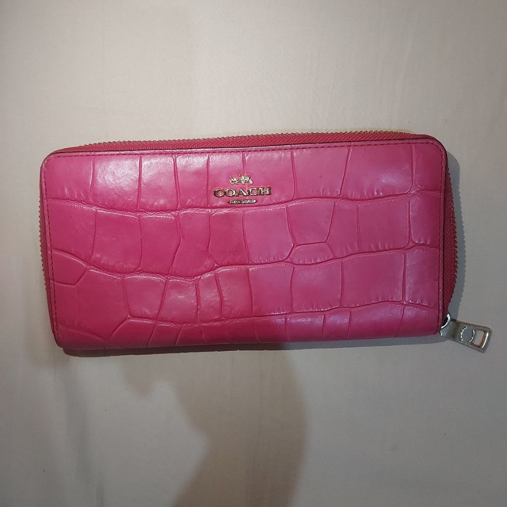 coach wallet leather pink .  Coach Long Zip Around Wallet In Signature Leather Pink dompet coach pre