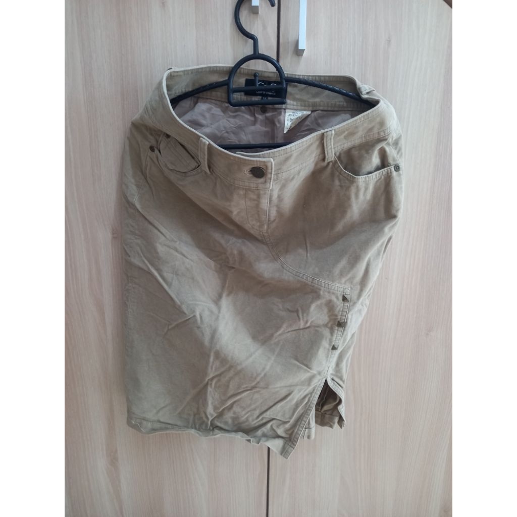 rok pendek warna coklat