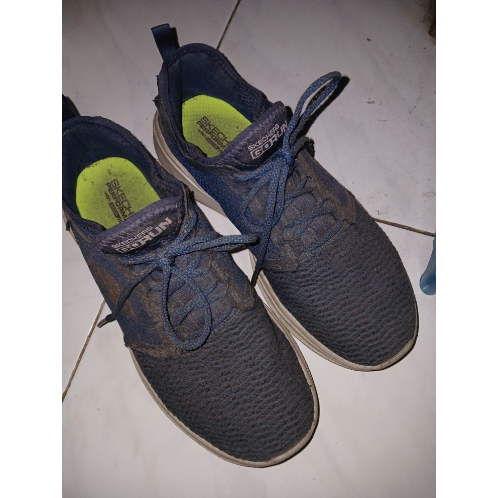 Sepatu skechers PRELOVED