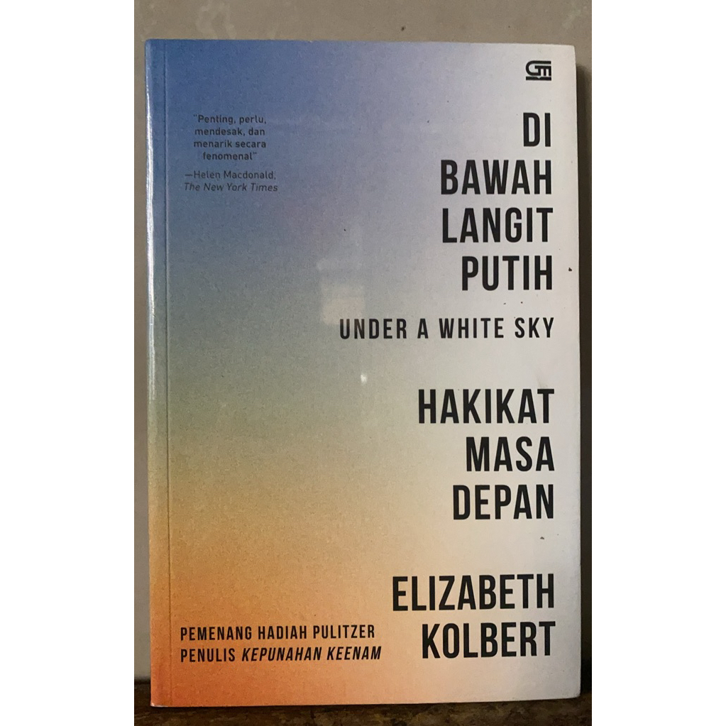 LIMITED STOCK [ORIGINAL] Di Bawah Langit Putih (Under a White Sky) – Elizabeth Kolbert