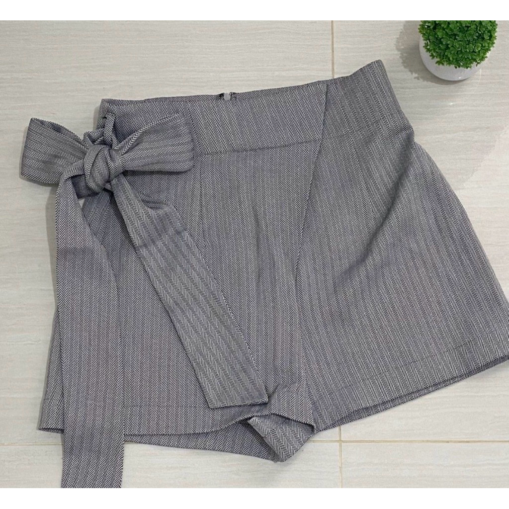 Preloved Celana Pendek Love Bonito