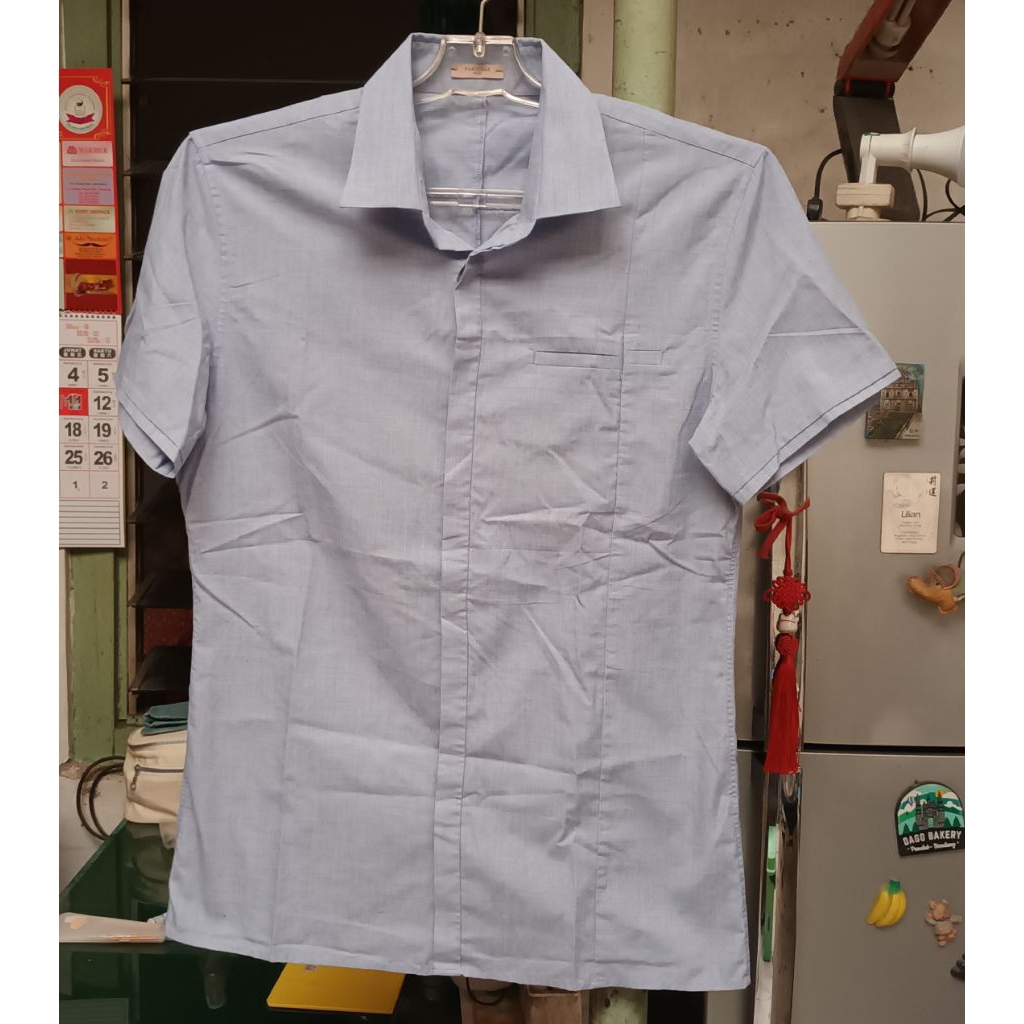 Kemeja Lengan Pendek warna Biru Muda merk Panicale Preloved