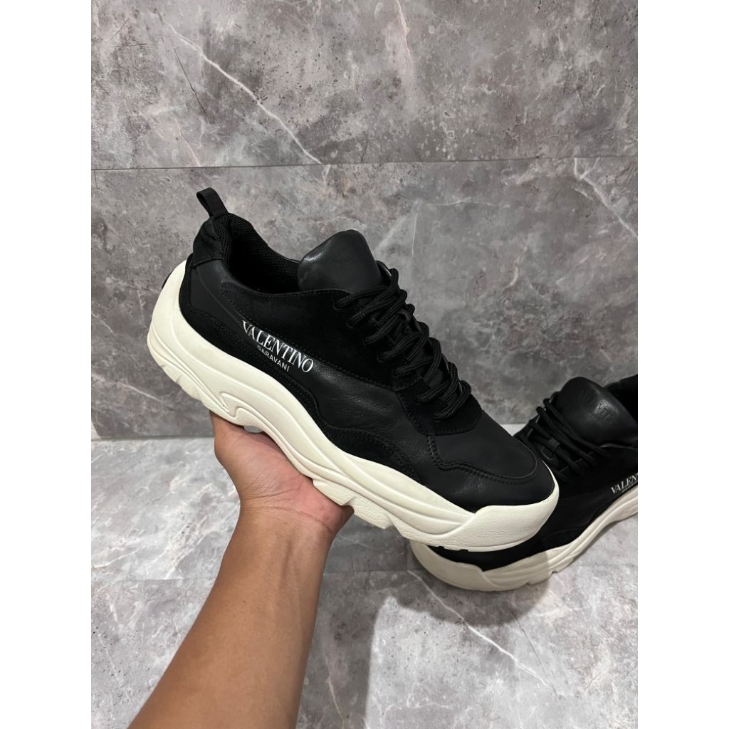 Sepatu VALENTINO GARAVANI ORI Sneakers Casual Bekas Second Prelov Not Pantovel Boots Loafers