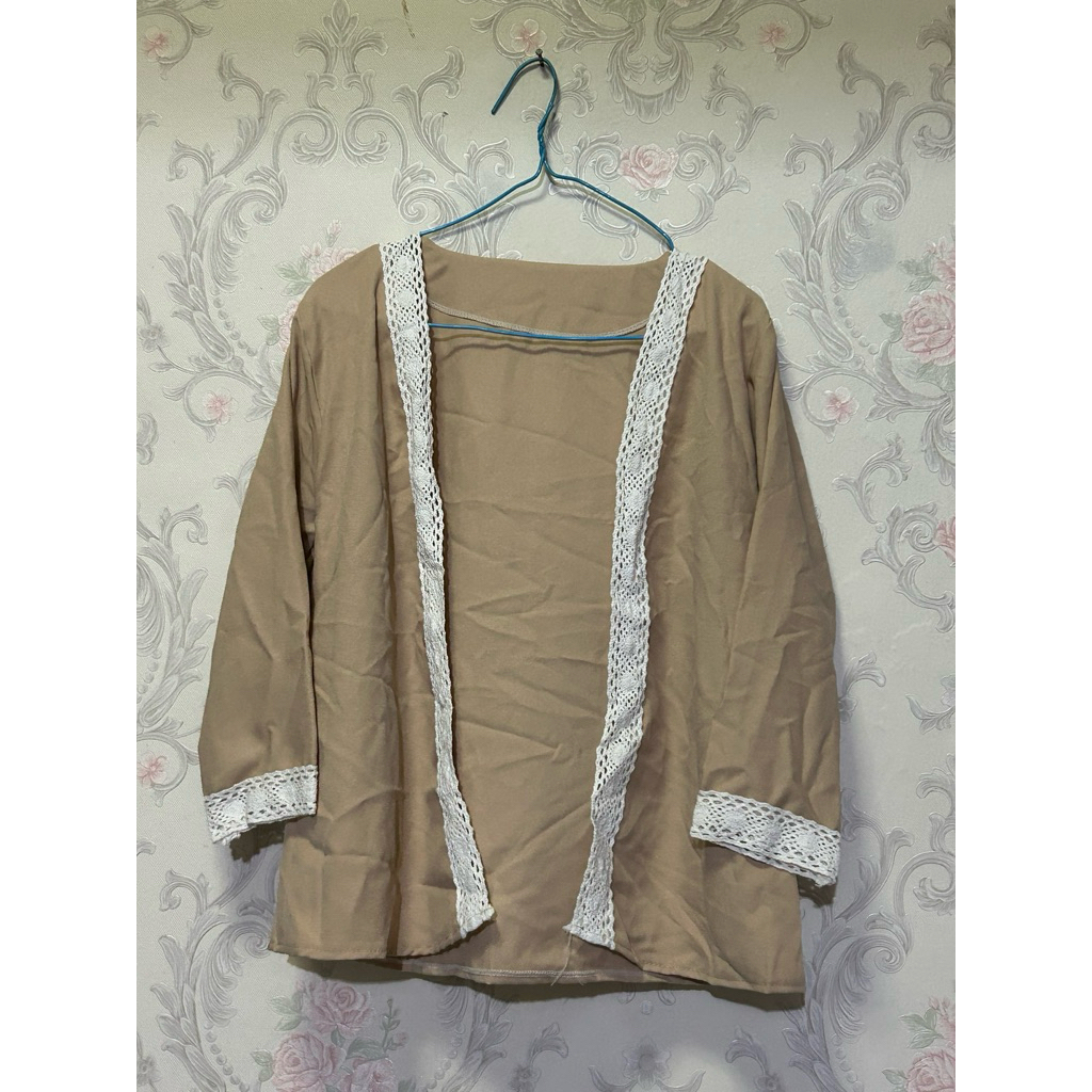 Preloved Outer Cream Lace