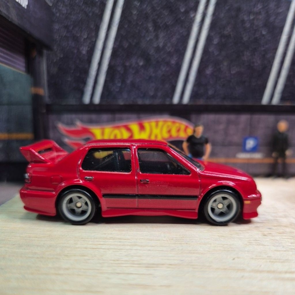 HOT WHEELS PREMIUM VOLKSWAGEN JETTA MK3 RED