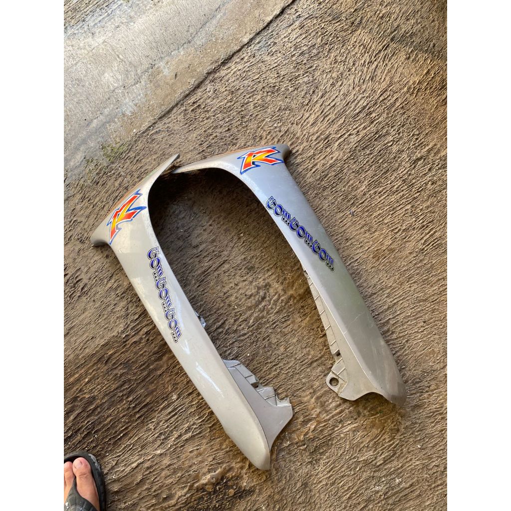 fairing samping depan bekas motor supra
