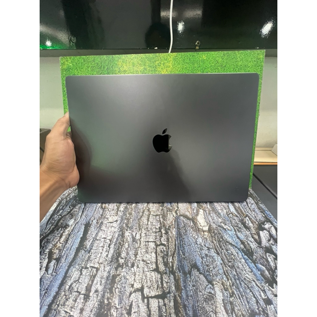 Macbook pro m3 16inch 18/512gb ex garansi Ibox