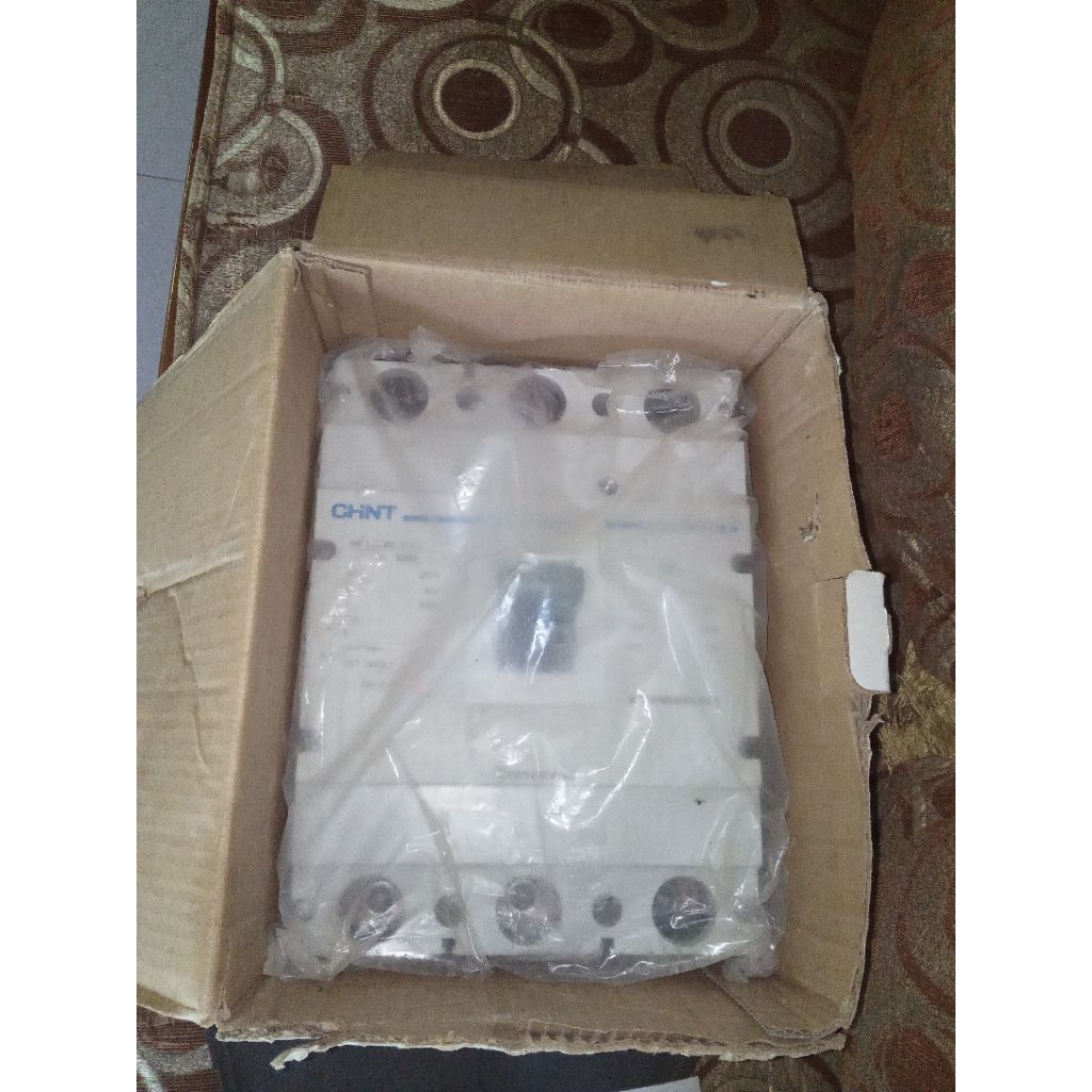 mccb chint 800A original