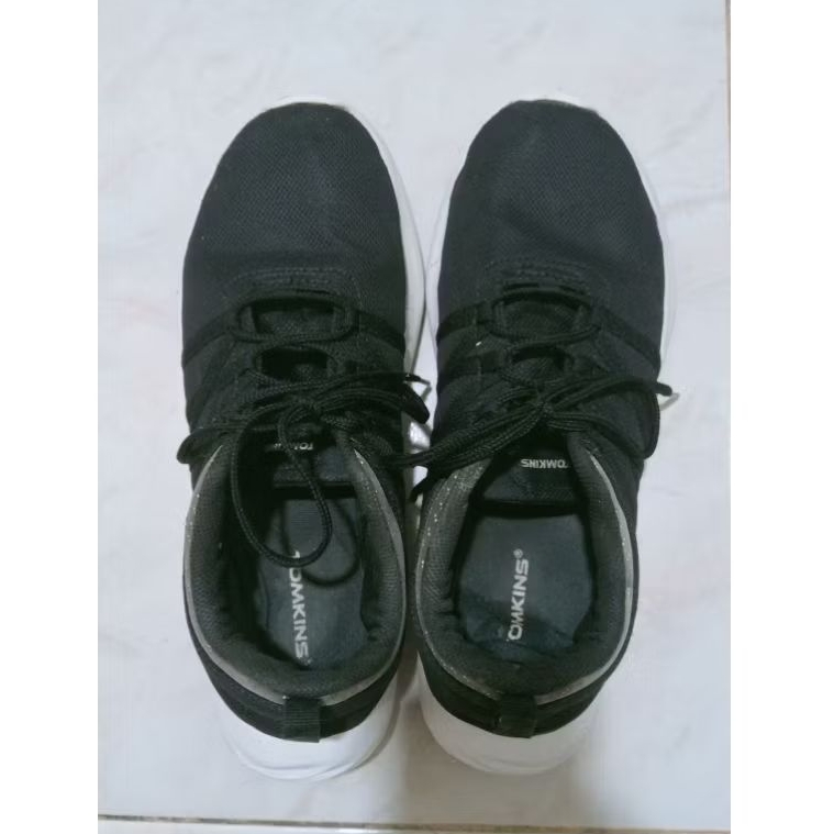 preloved sepatu tomkins