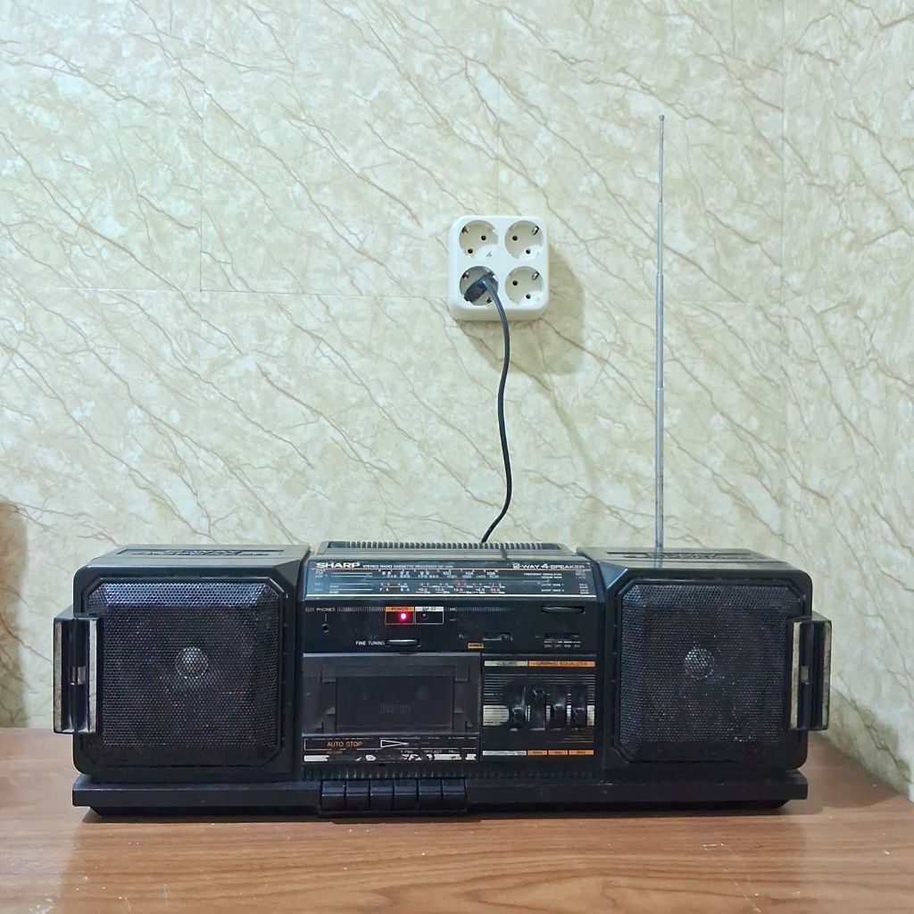 Radio tape sharp jadul
