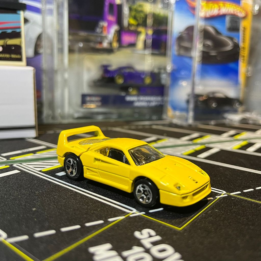 Hot Wheels Ferrari F40 Yellow Blue Card Loose