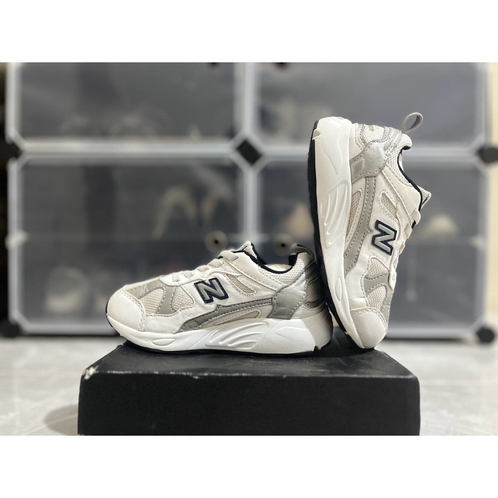 Sepatu Anak Preloved/Second Kids NB 878 Size 28.5