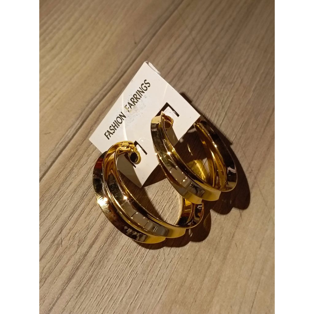 Anting Hoop Gold Tebal Mengkilap Simple Modern Elegan