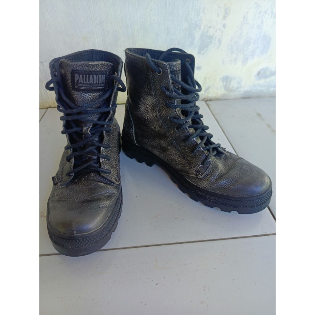 PALLADIUM METALLIC BLACK Sepatu Boot Pria (#39 / 24,5cm)