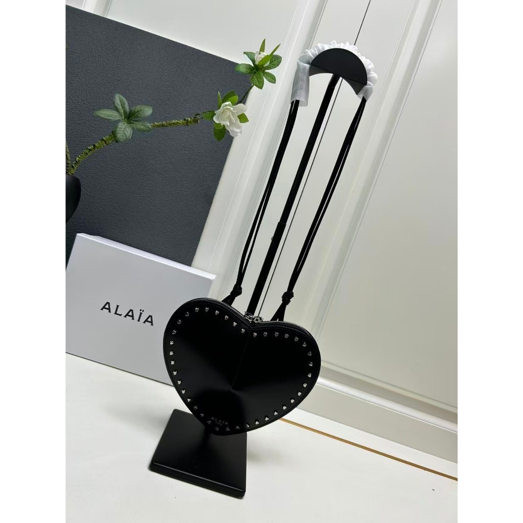 New ALAIA Coeur bag