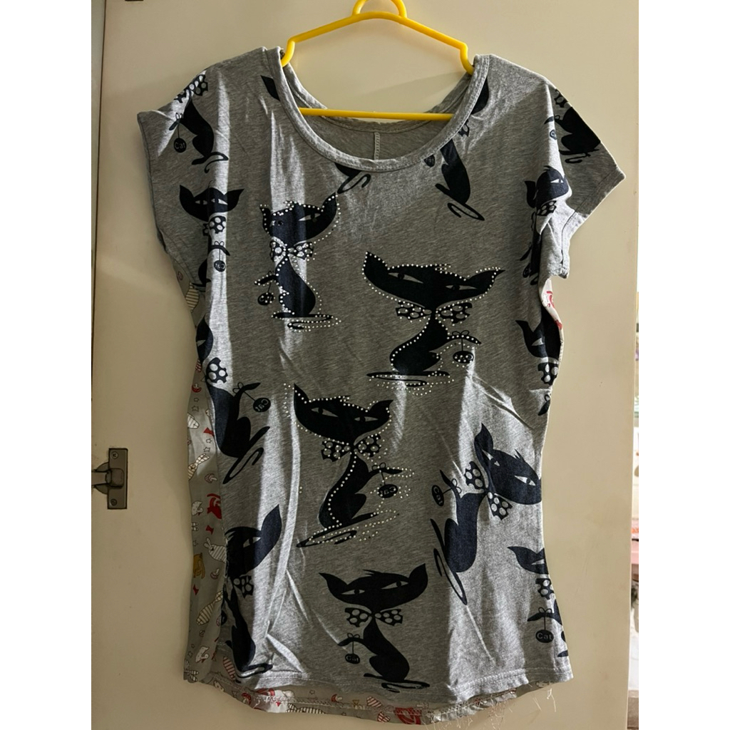 Kaos Wanita Warna Abu - Abu Gambar Kucing