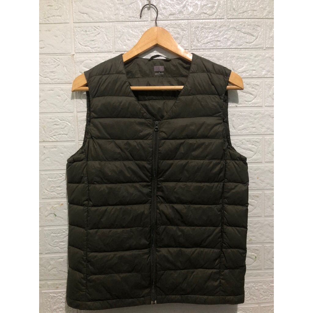 UNIQLO ultralight vest O neck zipper green