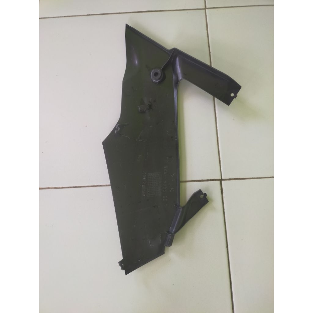 Undercowl cover lumpur fairing bawah Yamaha R15 V3 vva r15 v3 bagian kiri L original